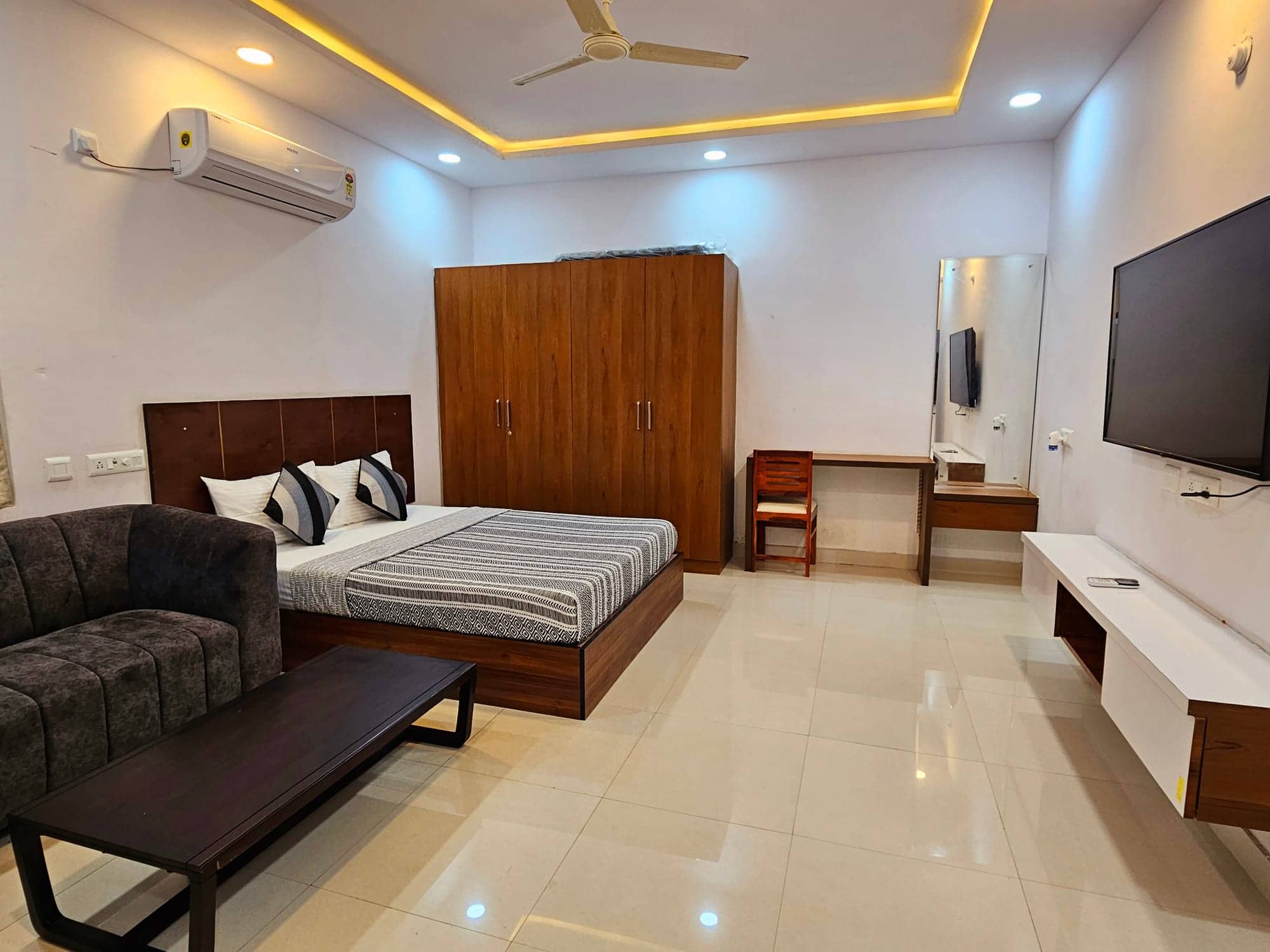 1 BHK with Kitchen — 1 BHK in Madhapur
