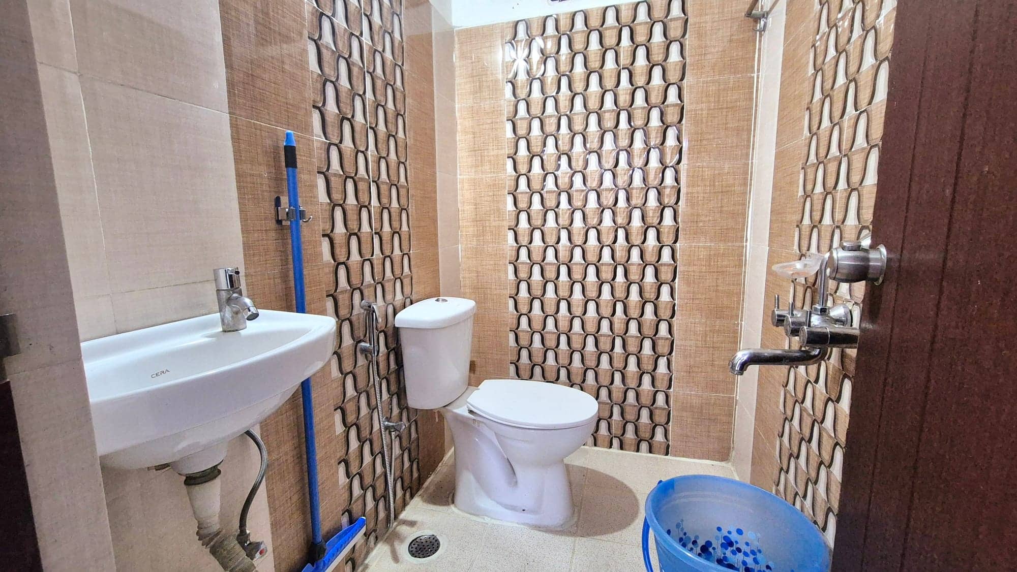 Spacious 2 BHK — photo 8