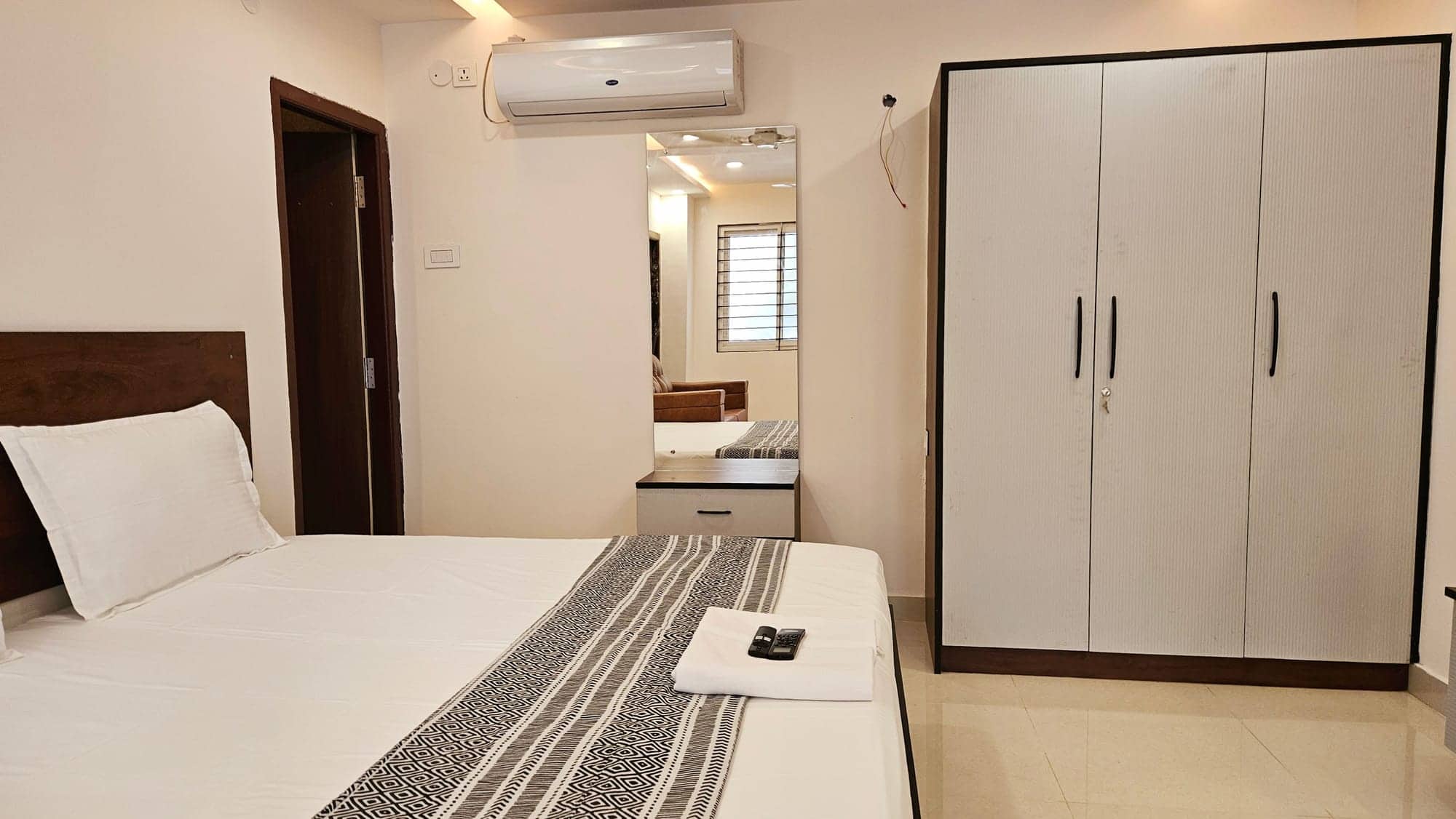 1 BHK — photo 3