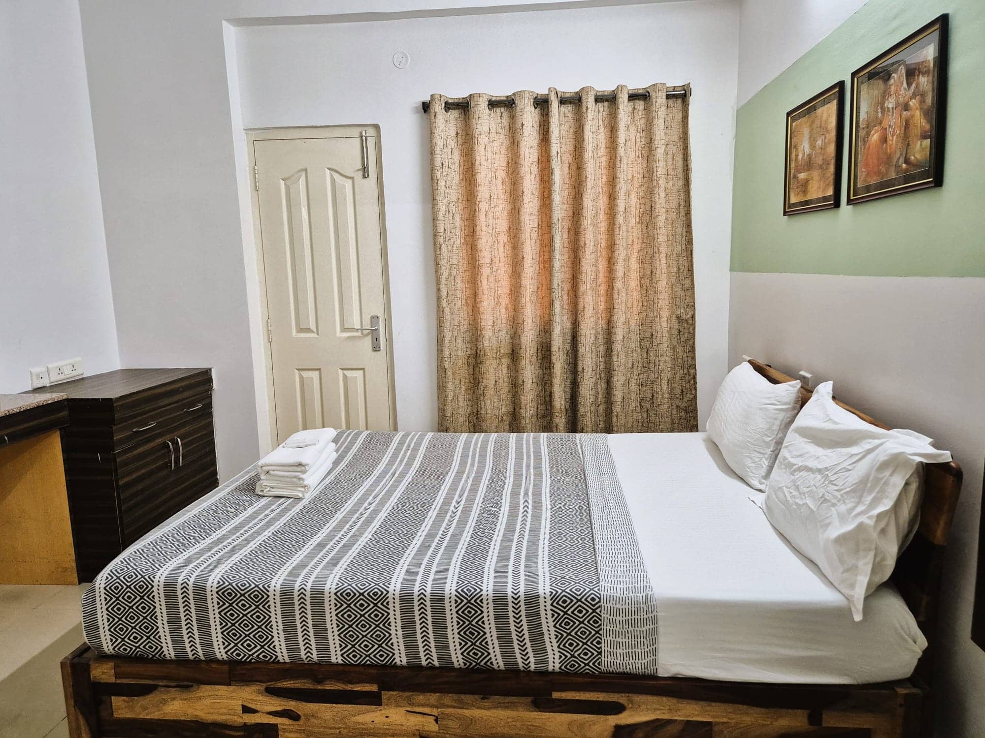 3 BHK — photo 17